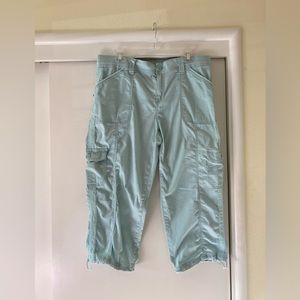 Bungee hem capri pants